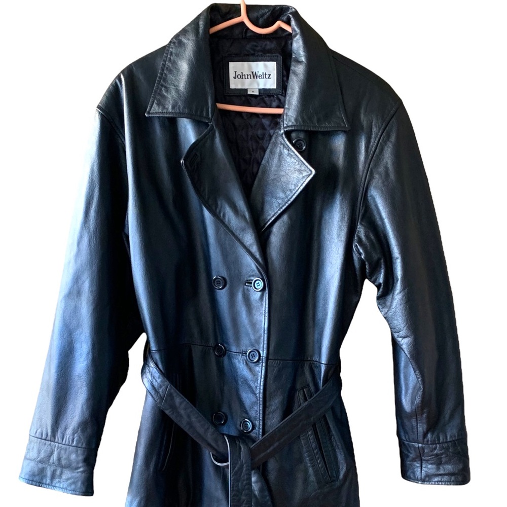 VINTAGE WOMENS BLACK LEATHER JACKET/COAT SIZE MEDIUM